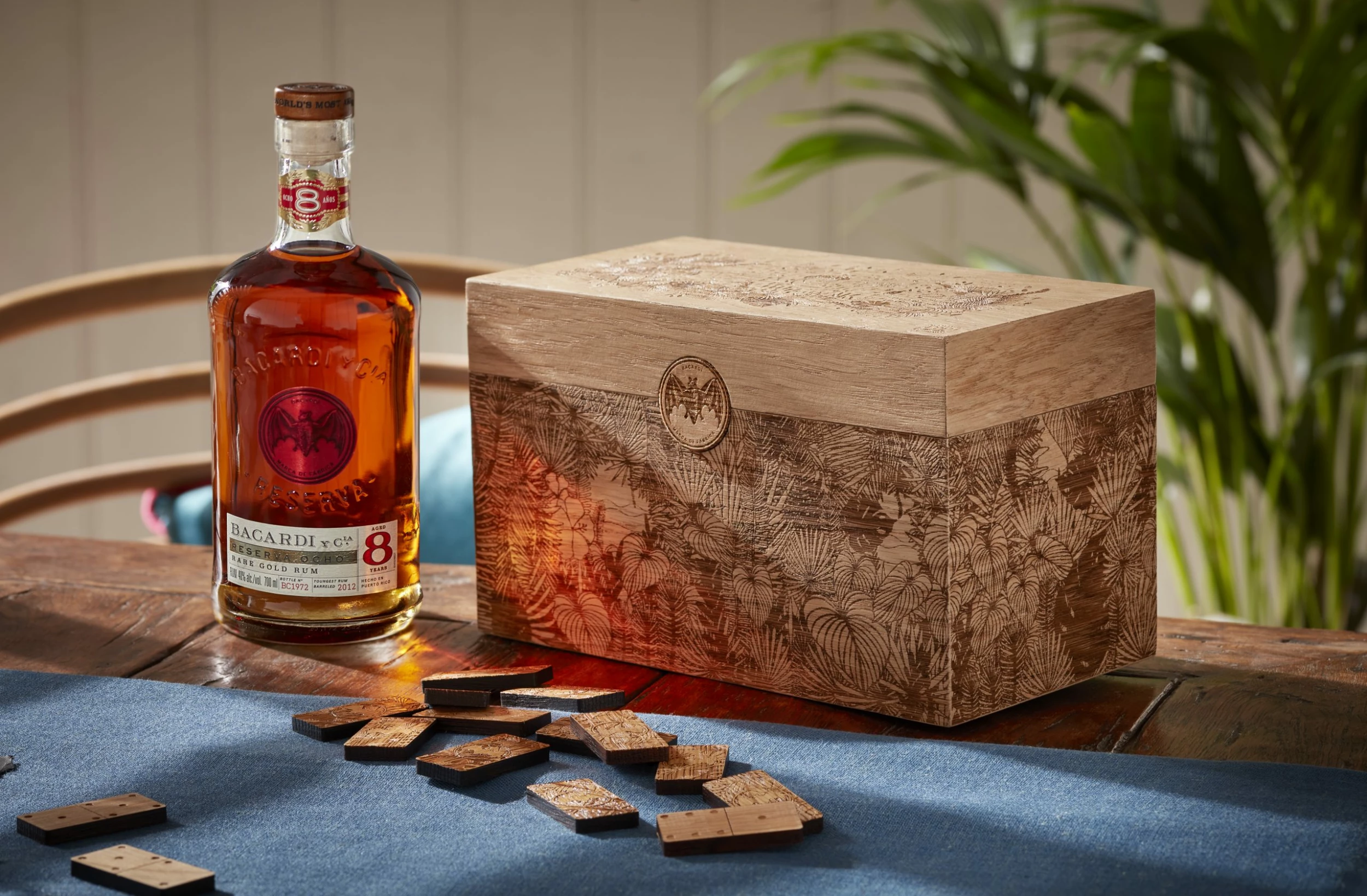 BACARDÍ Reserva Ocho Rum Domino Set 3 BACARDÍ Reserva Ocho Rum Domino Set - Image 3