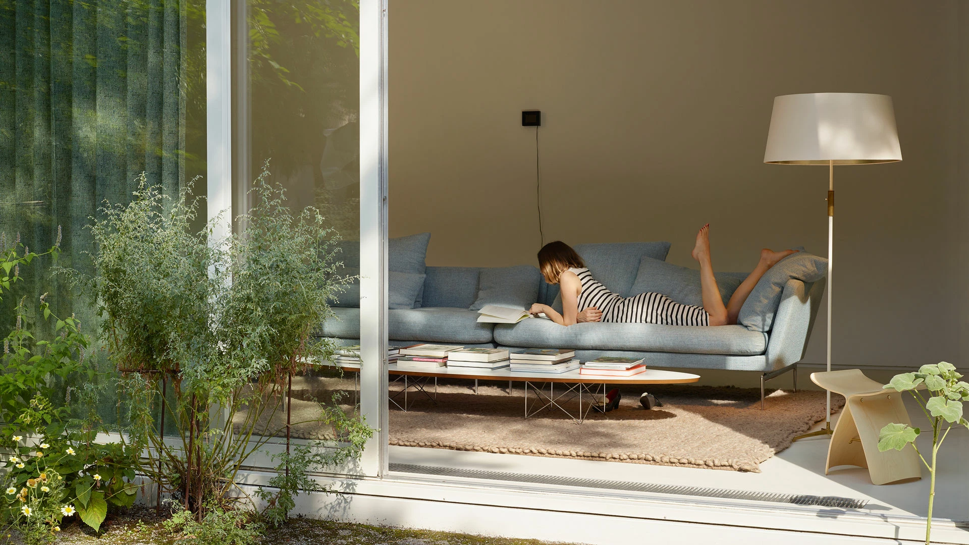 Front Page 1 Front Page -Vitra Shop Vitra1